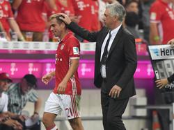 Lahm (l.) ist einer von drei Spielern, die Ancelotti fehlen werden