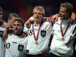 Jürgen Klinsmann (M.) wird DFB-Ehrenspielführer