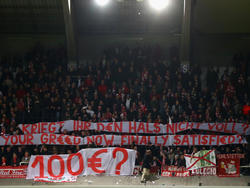 Bayern-Fans machten in Anderlecht mit einem Banner auf sich aufmerksam