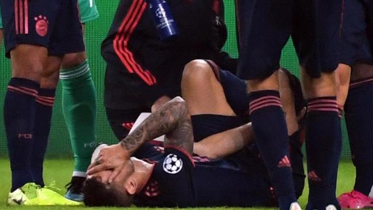 Lucas Hernández vom FC Bayern verletzte sich in Piräus Lucas Hernández vom FC Bayern verletzte sich in Piräus