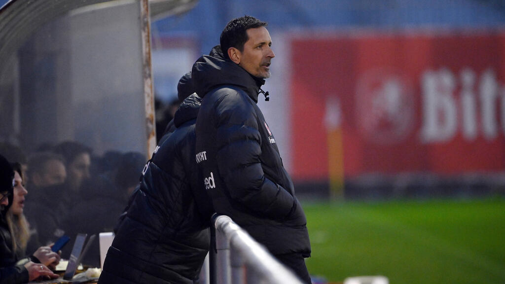 Dino Toppmöller steht bei Eintracht Frankfurt noch bis 2026 unter Vertrag Dino Toppmöller steht bei Eintracht Frankfurt noch bis 2026 unter Vertrag