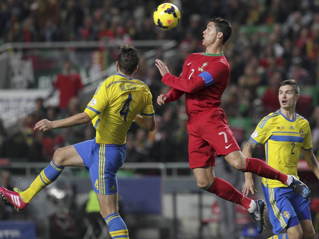 Cristiano Ronaldo (m.) hat das Hinspiel der WM-Playoffs gegen Schweden entschieden