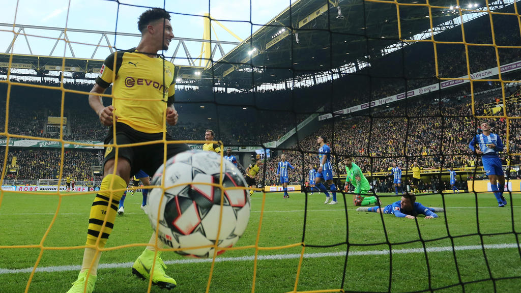Der Ball zappelt im Netz: Jadon Sancho gelingt dies am Samstag gleich zweimal im Trikot des BVB