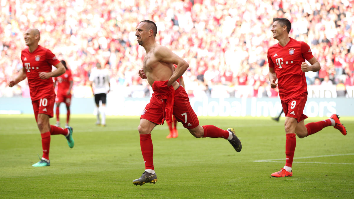 Der FC Bayern hat gegen Eintracht Frankfurt die Meisterschaft gefeiert Der FC Bayern hat gegen Eintracht Frankfurt die Meisterschaft gefeiert