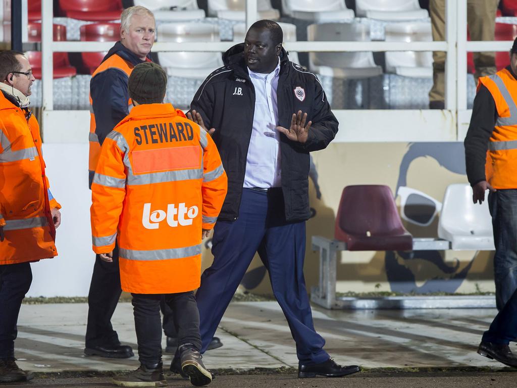 John Bico verlaat het stadion na een wedstrijd van Antwerp FC tegen Cercle Brugge. (13-11-2016)