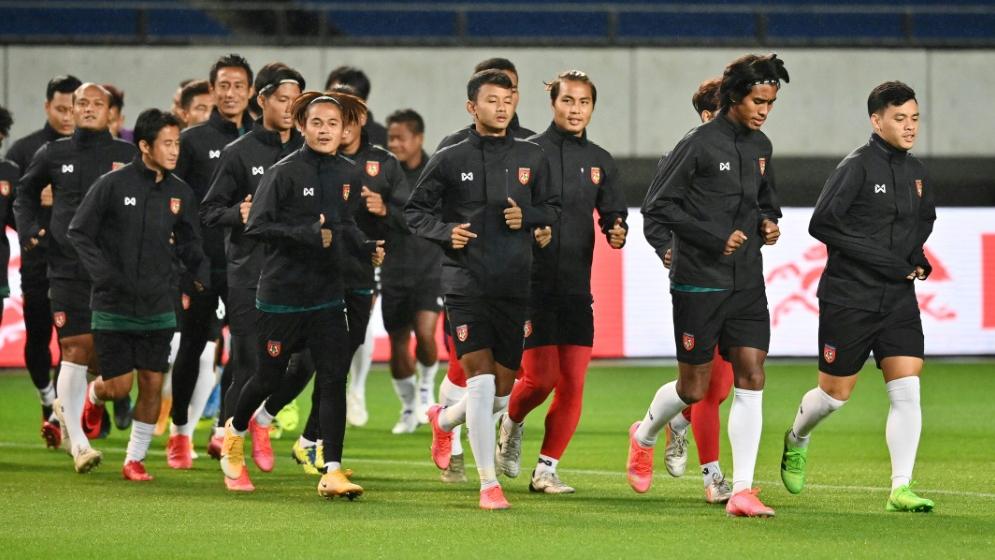 Die Nationalmannschaft Myanmars bei einem Training