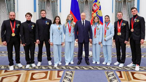 Die russischen Olympiasieger wurden von Vladimir Putin empfangen und ausgezeichnet