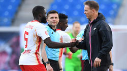 Dayot Upamecano (l.) und Julian Nagelsmann stehen ab der kommenden Saison beim FC Bayern unter Vertrag