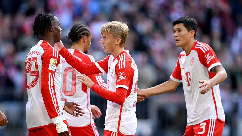 Frans Krätzig (M.) hat sein Debüt für den FC Bayern in der Bundesliga gefeiert Frans Krätzig (M.) hat sein Debüt für den FC Bayern in der Bundesliga gefeiert
