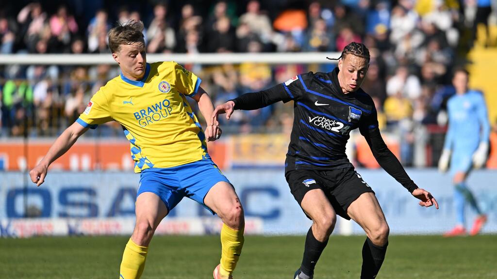 Nicht mehr Teil des Braunschweiger Kaders: Der finnische Nationalspieler Robert Ivanov (l) Nicht mehr Teil des Braunschweiger Kaders: Der finnische Nationalspieler Robert Ivanov (l)