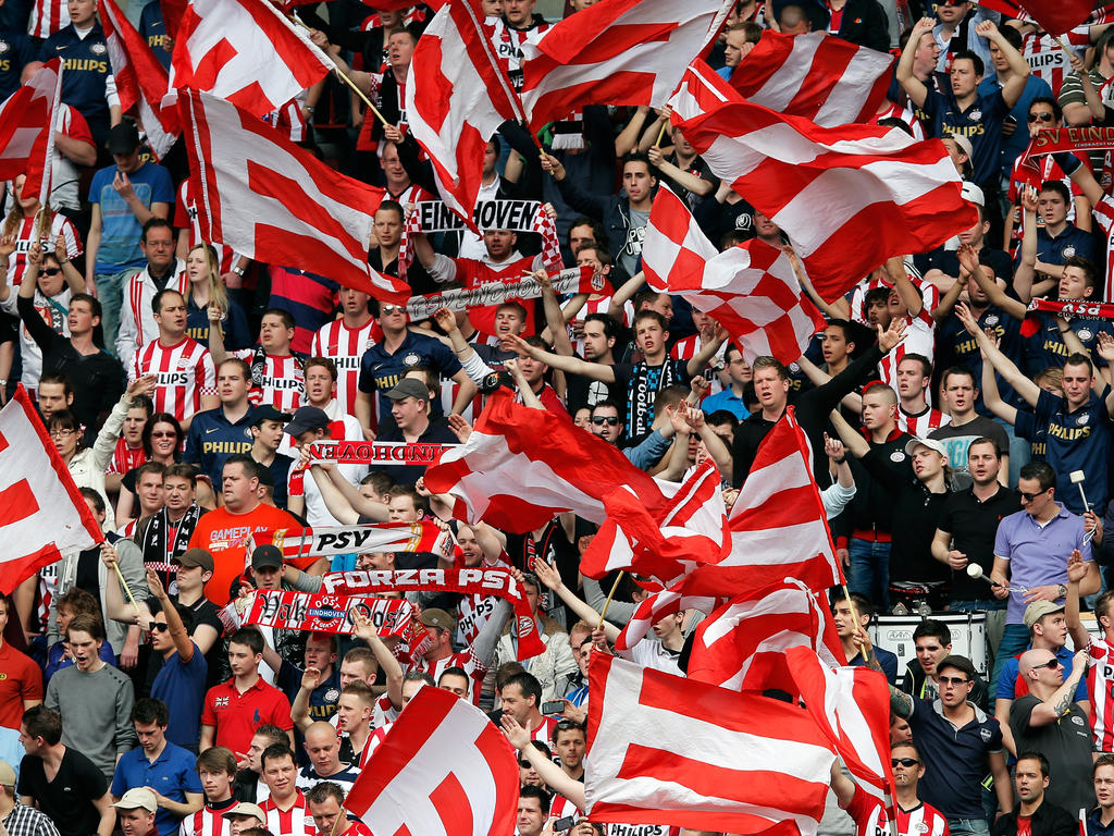 Einige PSV-Fans haben sich in Madrid daneben benommen und wurden nun dafür mit Stadionverboten bestraft Einige PSV-Fans haben sich in Madrid daneben benommen und wurden nun dafür mit Stadionverboten bestraft