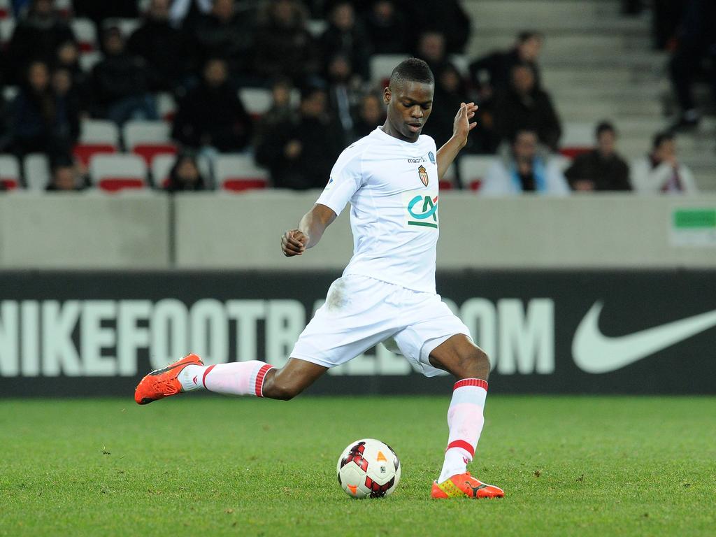 Nicolas Isimat-Mirin heeft balbezit tijdens Nice - AS Monaco (12-02-2014) Nicolas Isimat-Mirin heeft balbezit tijdens Nice - AS Monaco (12-02-2014)