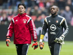 Patrick Lodewijks (l.) en Kenneth Vermeer (r.) betreden het veld van de Amsterdam ArenA voorafgaand aan het competitieduel Ajax - Feyenoord. (25-01-2015)