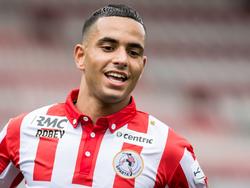 Zakaria El Azzouzi loopt met een grote glimlach op het veld. De aanvaller heeft tweemaal gescoord in een oefenduel met NAC Breda. (30-07-2016)