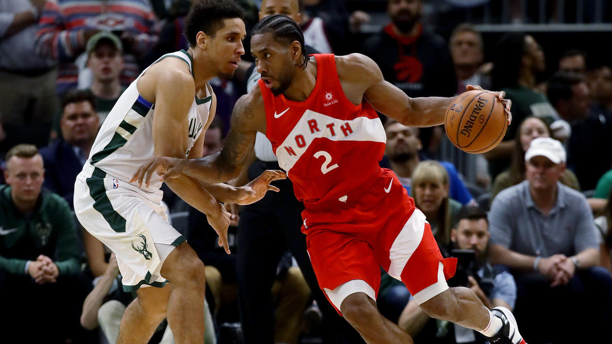 Kawhi Leonard (r.) erzielte starke 35 Punkte Kawhi Leonard (r.) erzielte starke 35 Punkte