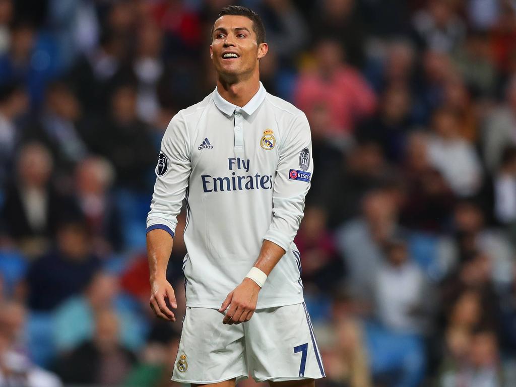 Cristiano Ronaldo heeft het goed naar zijn zin tijdens de Champions League-wedstrijd Real Madrid - Legia Warschau. (18-10-2016) Cristiano Ronaldo heeft het goed naar zijn zin tijdens de Champions League-wedstrijd Real Madrid - Legia Warschau. (18-10-2016)