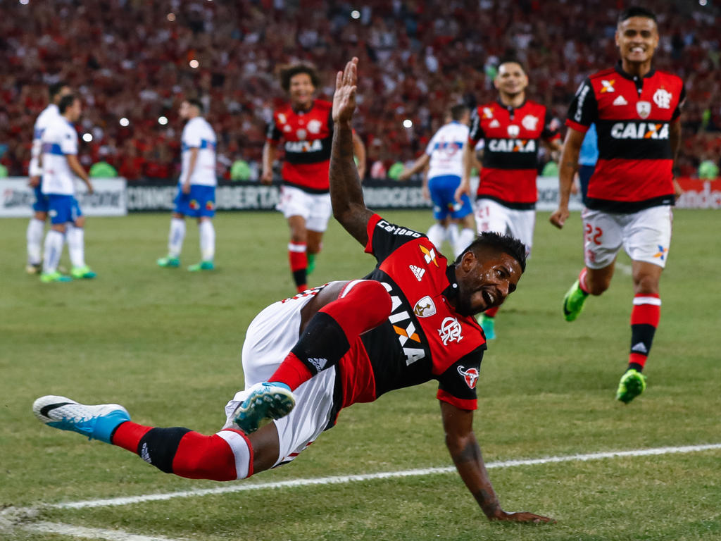 Jugadores de Flamengo celebran un gol ante Católica (Foto: Getty)