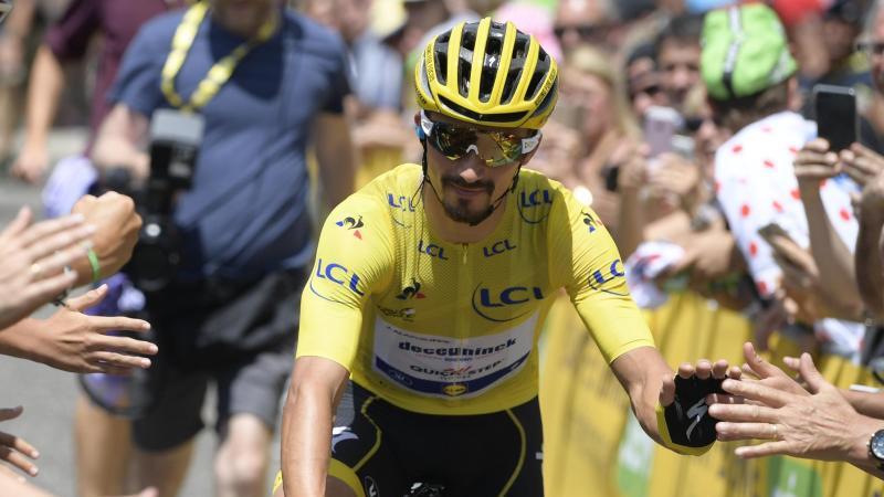 Der Franzose Alaphilippe fährt zur Zeit in Gelb Der Franzose Alaphilippe fährt zur Zeit in Gelb