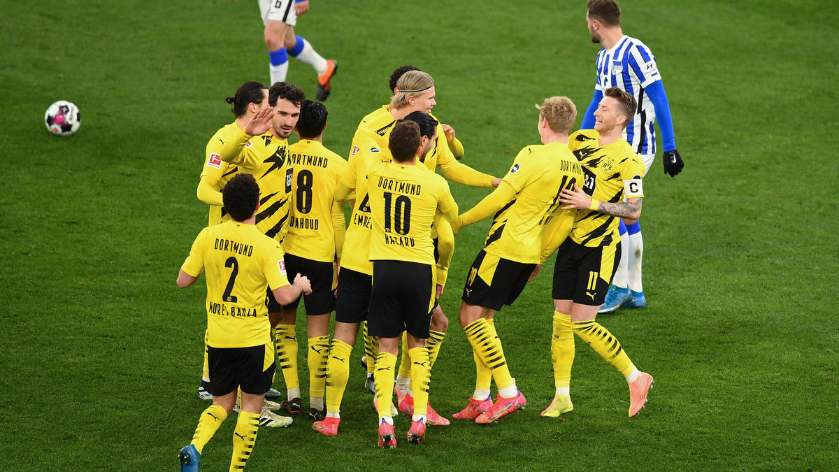 Der BVB bejubelt den Sieg über Hertha BSC