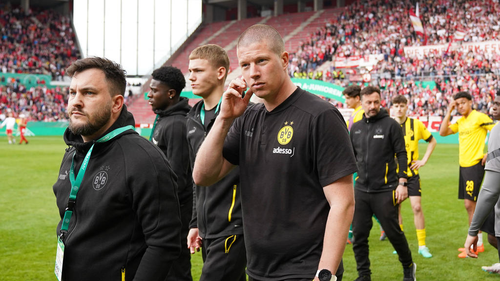 War nach der Niederlage gegen den FC Schalke 04 bedient: BVB-Coach Mike Tullberg War nach der Niederlage gegen den FC Schalke 04 bedient: BVB-Coach Mike Tullberg