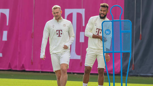 Matthijs de Ligt (l.) fehlt dem FC Bayern derzeit aufgrund einer Verletzung
