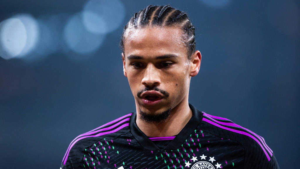 Leroy Sané vom FC Bayern wird beim FC Liverpool ins Spiel gebracht