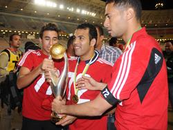 El trofeo de la Champions africana en las manos del Al Ahly
