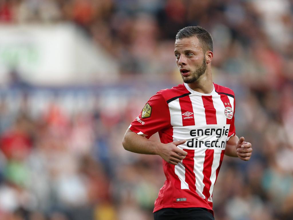 Bart Ramselaar maakt minuten in het shirt van PSV. De middenvelder krijgt speeltijd in het bekerduel tegen Roda JC. (21-09-2016) Bart Ramselaar maakt minuten in het shirt van PSV. De middenvelder krijgt speeltijd in het bekerduel tegen Roda JC. (21-09-2016)