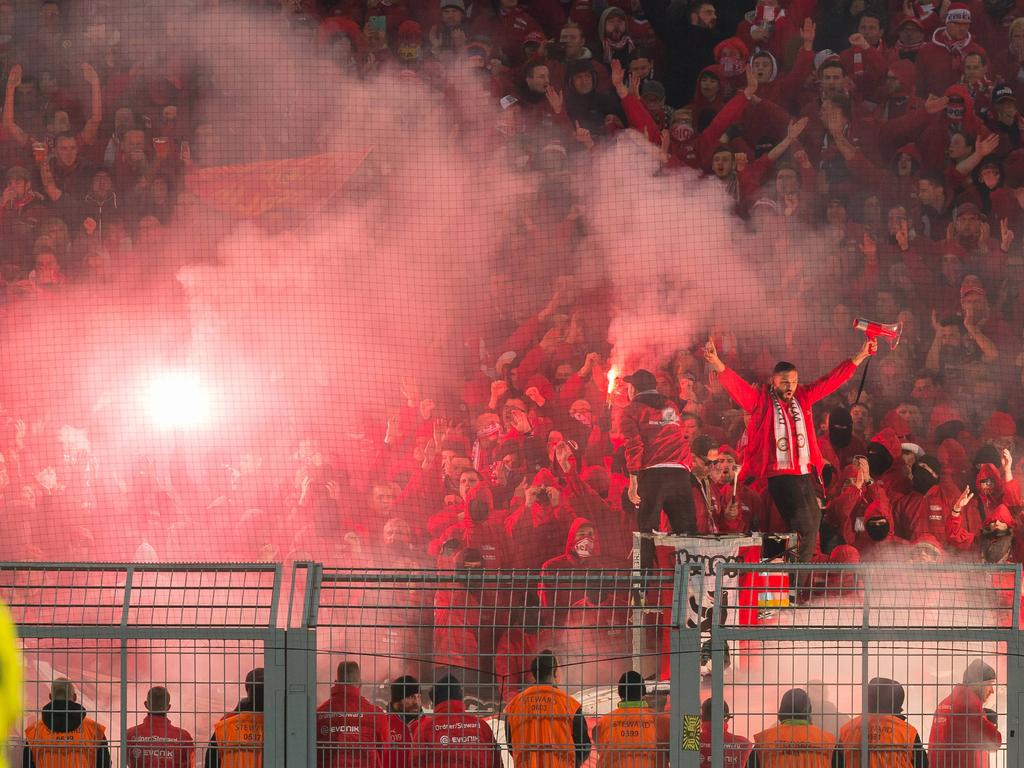 Die Fans von Union brannten in Dortmund Pyrotechnik ab