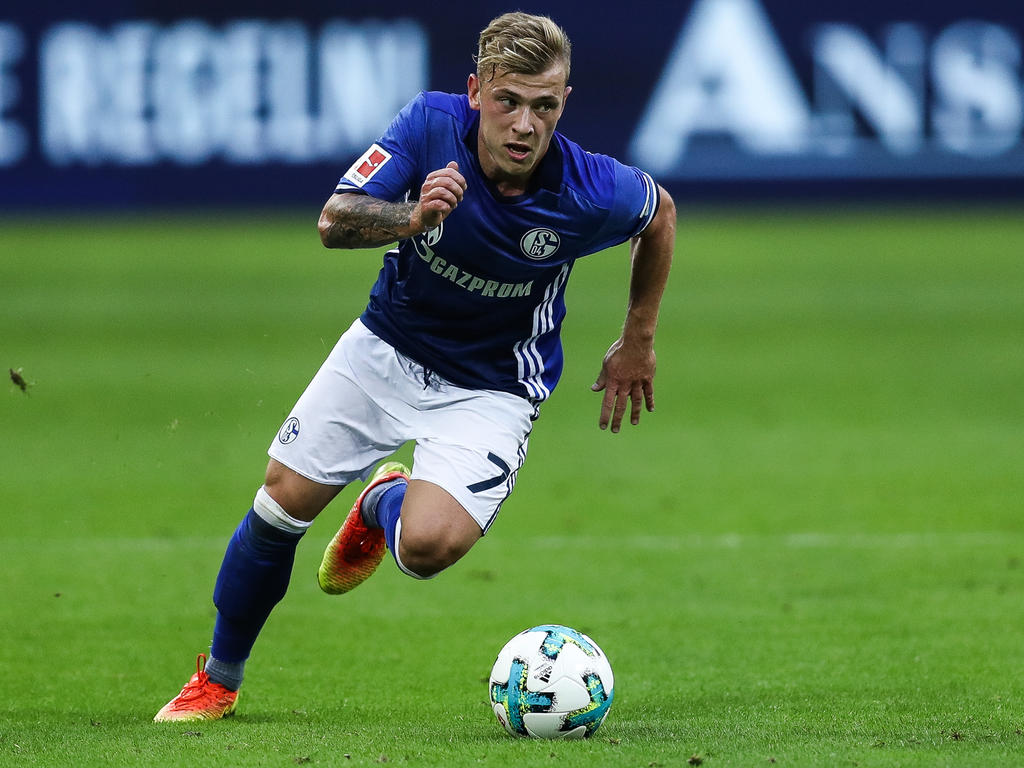 Max Meyer und der FC Schalke liefern sich eine Schlammschlacht