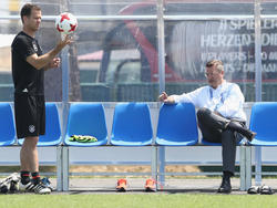 Oliver Bierhoff links soll zum "Superminister" aufsteigen