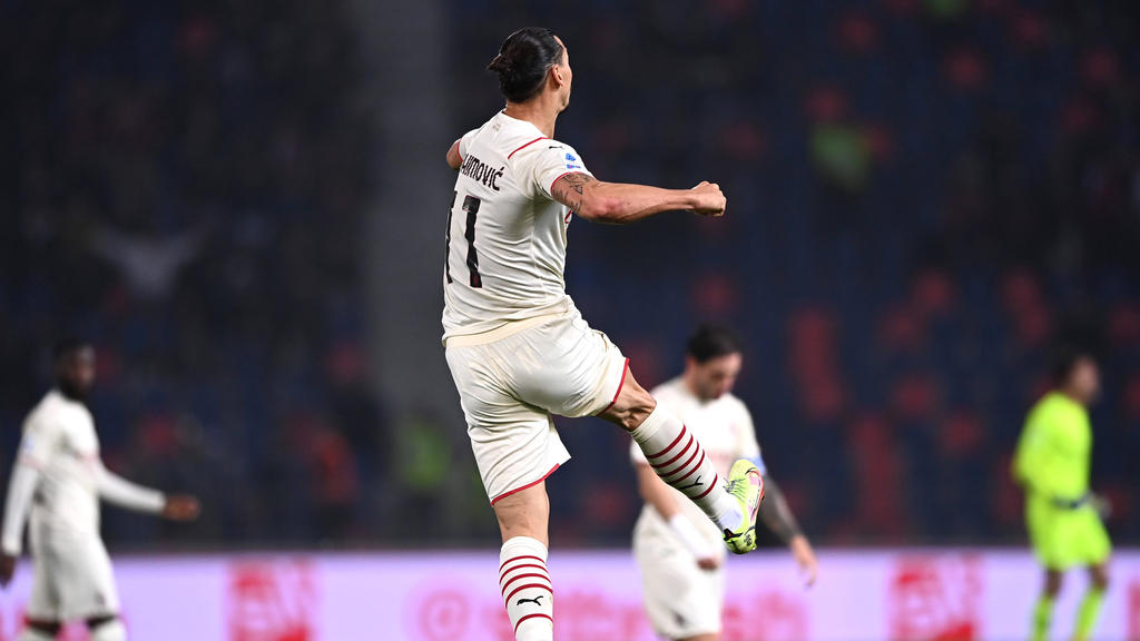 Milans Zlatan Ibrahimovic jubelt über seinen Treffer ins gegnerische Tor