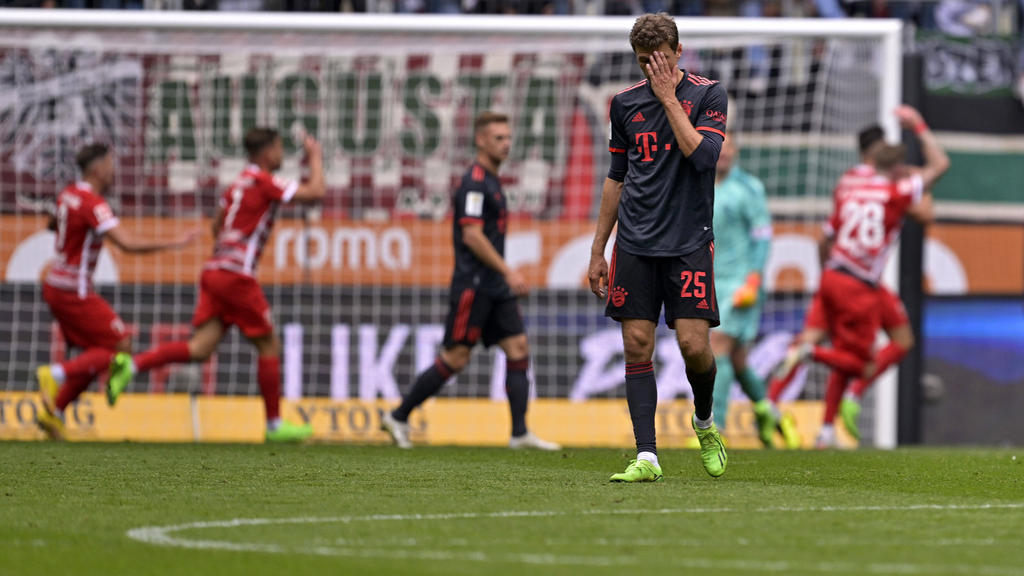 Thomas Müller unterlag mit seinem FC Bayern in Augsburg