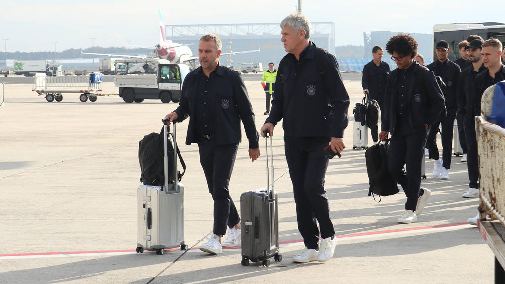 Hansi Flick und der DFB-Tross starten die WM-Mission Hansi Flick und der DFB-Tross starten die WM-Mission