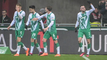 Die Profis von Werder Bremen feiern Siege auch mit ihren Kindern