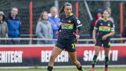 Riola Xhemaili wird auch in Zukunft im Trikot vom PSV Eindhoven auflaufen