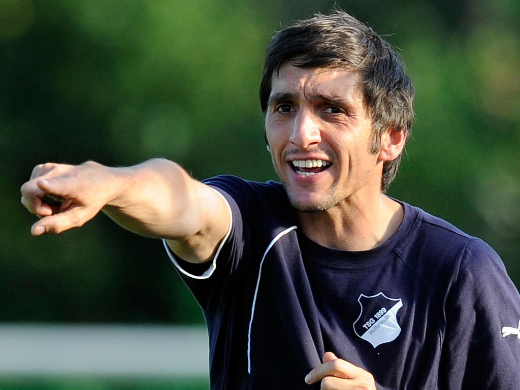 Tayfun Korkut trainierte in der Saison 2009/2010 die B-Junioren von 1899 Hoffenheim Tayfun Korkut trainierte in der Saison 2009/2010 die B-Junioren von 1899 Hoffenheim