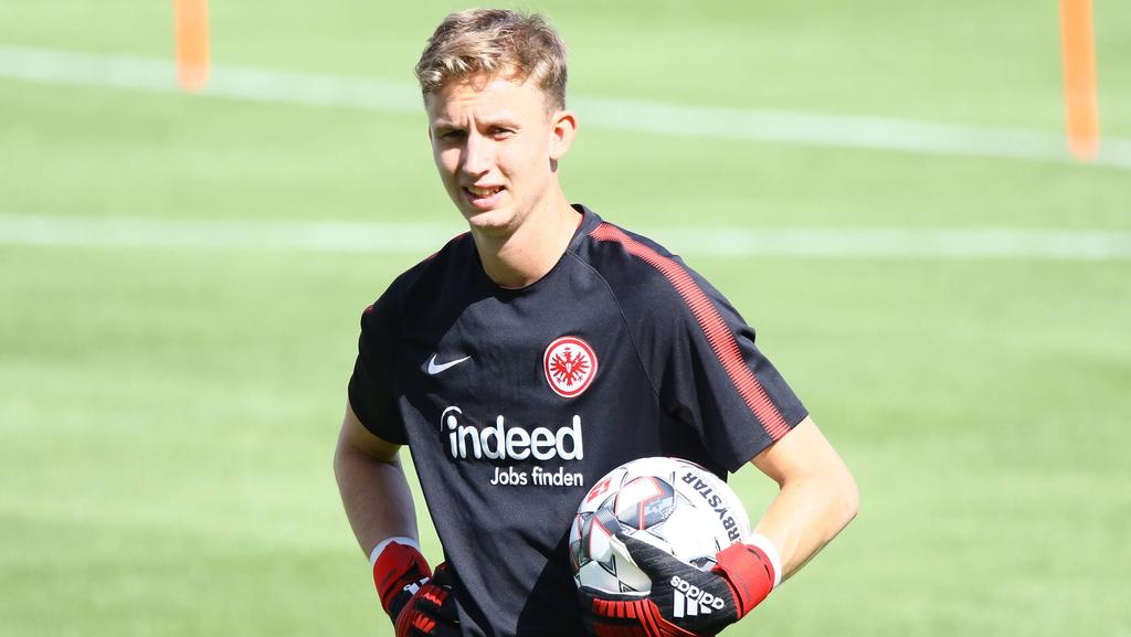 Frederik Rönnow feiert im Supercup sein Pflichtspiel-Debüt für Eintracht Frankfurt