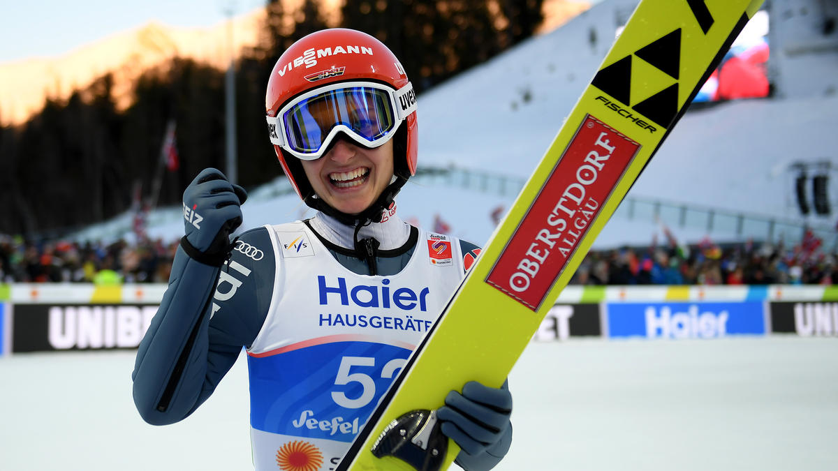 Katharina Althaus freut sich über Silber bei der WM in Österreich Katharina Althaus freut sich über Silber bei der WM in Österreich