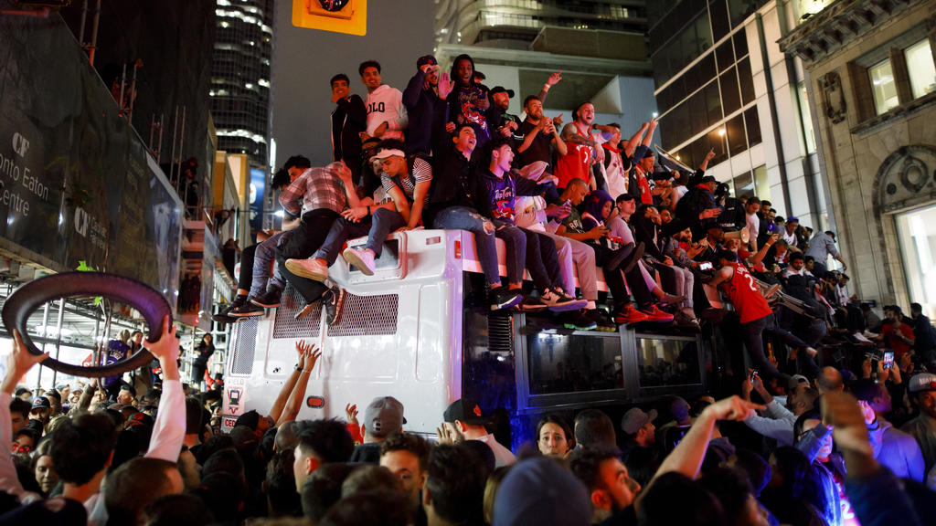 Kanada liegt den Raptors zu Füßen Kanada liegt den Raptors zu Füßen