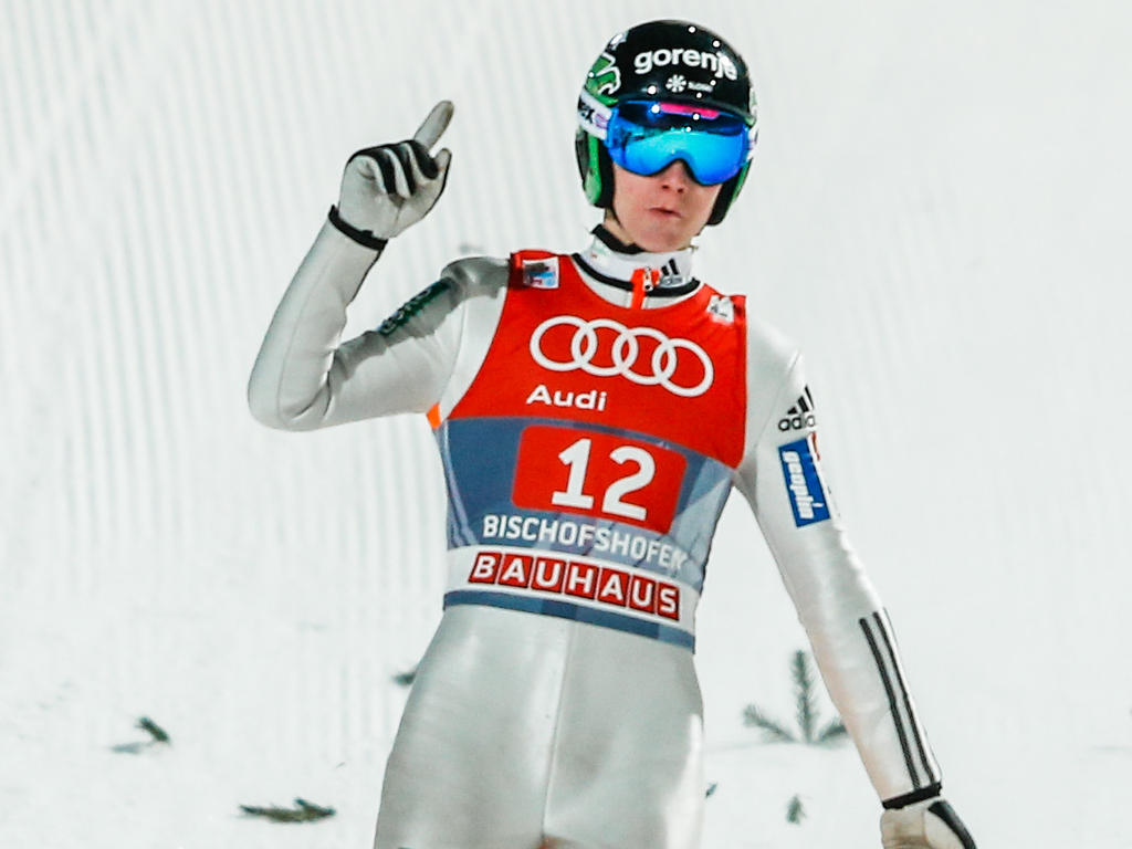 Domen Prevc gewinnt das Skispringen in Klingenthal und erobert das Gelbe Trikot Domen Prevc gewinnt das Skispringen in Klingenthal und erobert das Gelbe Trikot