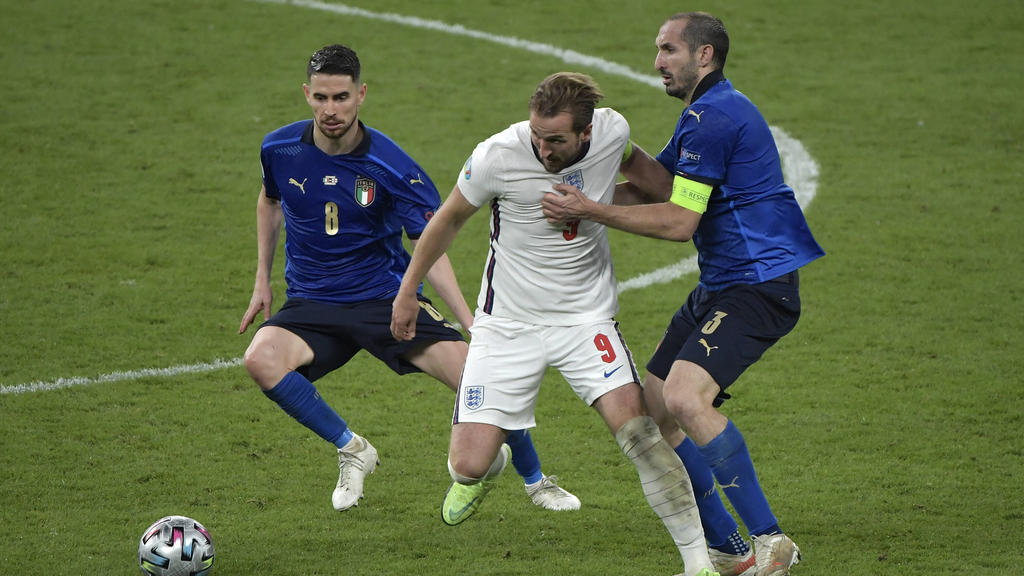 Harry Kane (M.) unterlag mit England gegen Italien