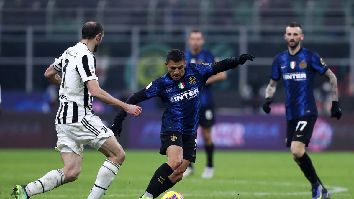 Alexis Sánchez (M.) war der Matchwinner für Inter