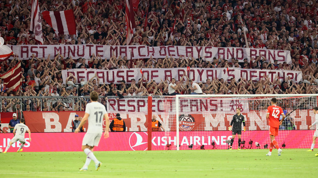 Geschmackloses Banner der Fans des FC Bayern Geschmackloses Banner der Fans des FC Bayern