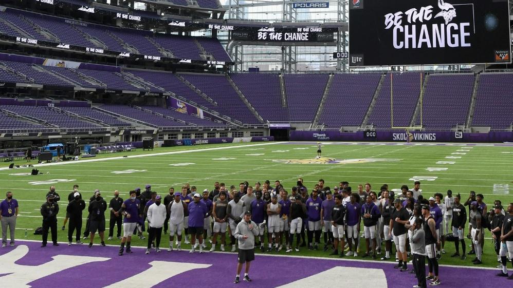 Minnesota Vikings laden Familie von George Floyd ein Minnesota Vikings laden Familie von George Floyd ein