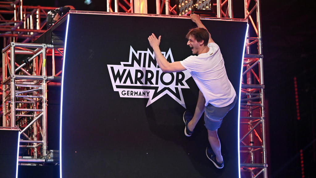 Moritz Hans stürmt die Mega-Wand hoch!