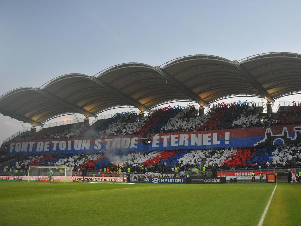 Los seguidores del Lyon se despiden de su estadio. (Foto: Getty)