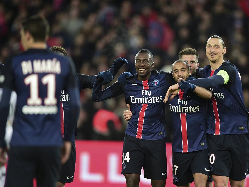 Blaise Matuidi, Lucas und Zlatan Ibrahimovic (v.l.n.r.) feiern einen Treffer für Paris Saint-Germain während der Ligue-1-Partie am 22. Spieltag der Saison 2015/2016 gegen Angers SCO. (23.1.2016)