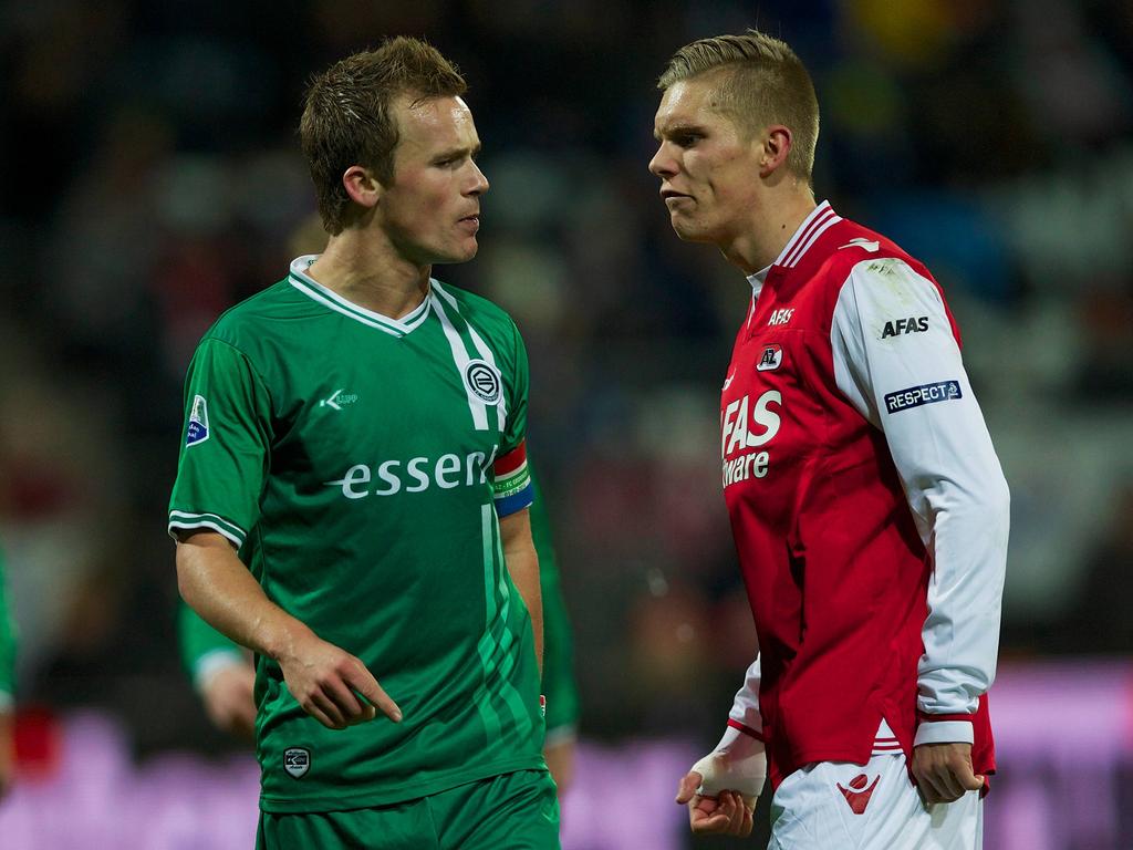 Maikel Kieftenbeld (l.) en Aron Jóhannsson (r.) hebben het aan de stok tijdens AZ - FC Groningen (1-2-2014) Maikel Kieftenbeld (l.) en Aron Jóhannsson (r.) hebben het aan de stok tijdens AZ - FC Groningen (1-2-2014)