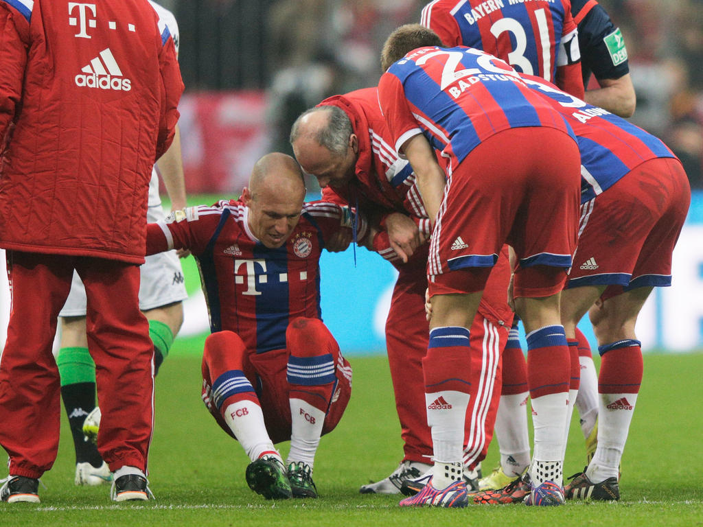 Robben sufrió un desgarro abdominal en el minuto 24 ante el Mönchengladbach. (Foto: Getty)